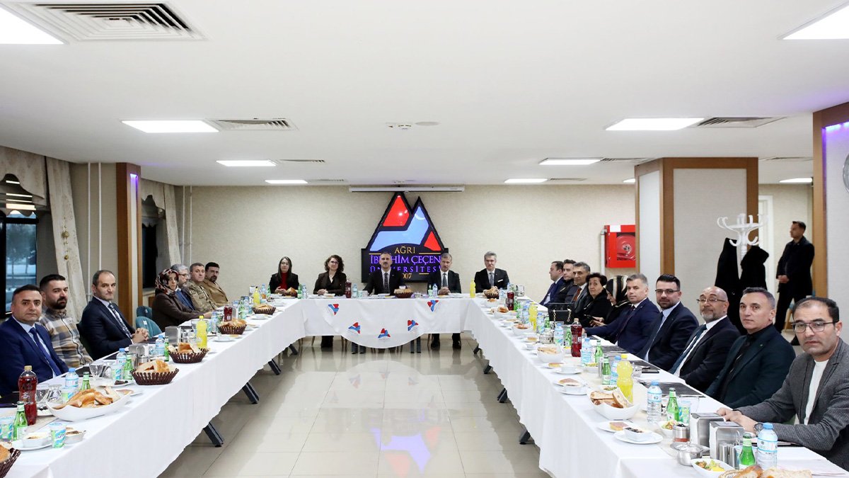 Ağrı’da il protokolü iftar programında buluştu