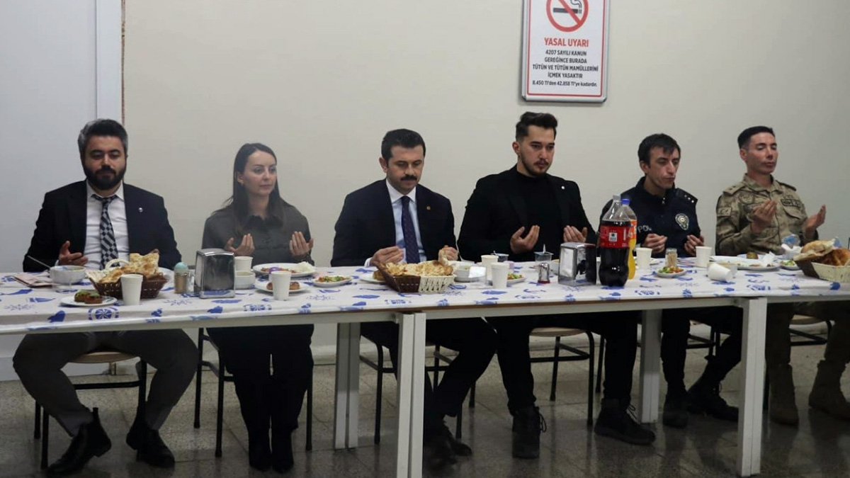 Tutak’ta sağlık çalışanları iftar programında buluştu