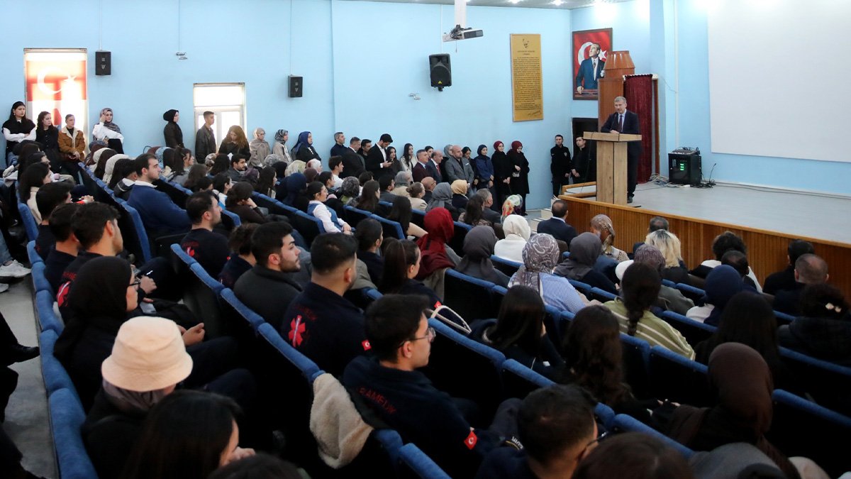 AİÇÜ Rektörü Gülçin öğrencilerle buluştu, Görüş ve talepleri dinledi