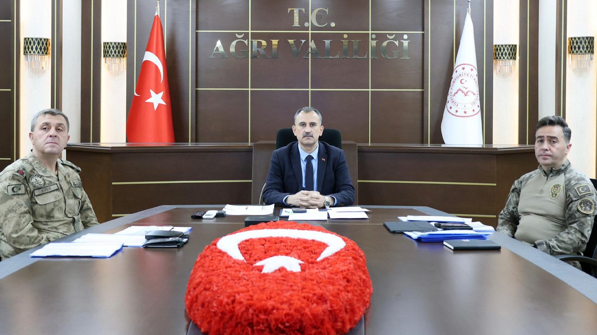 Ramazan Bayramı öncesi tedbir toplantısı: Ağrı Valisi Bozkurt 81 ilin katıldığı görüşmede yer aldı