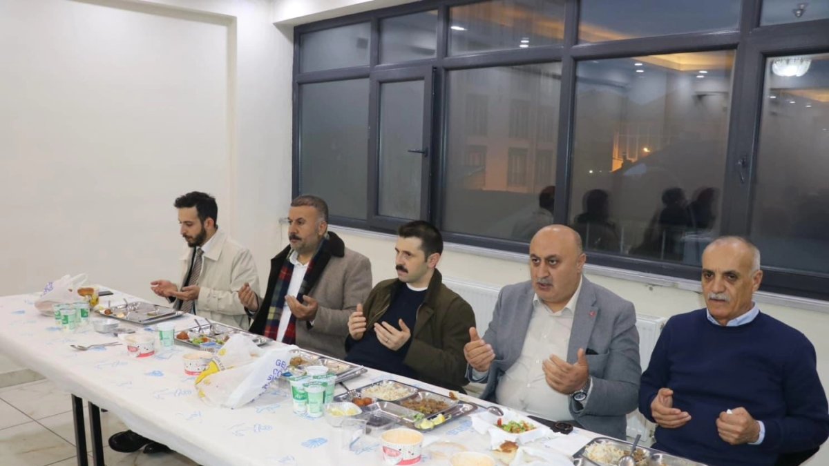 Tutak Kaymakamı Ahmet Coşkun Kur’an kursu öğrencileriyle iftar programında buluştu