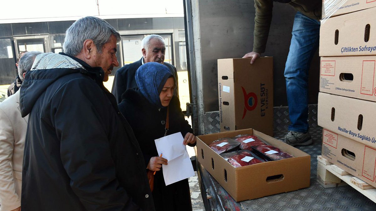 Ramazan’da Patnos’ta bin ailenin kapısı çalındı, Et ve kıyma yardımı evlere ulaştırıldı