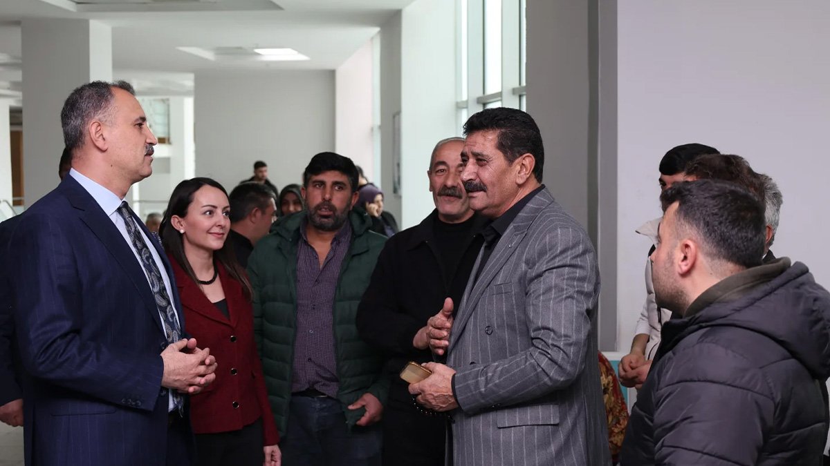 Ağrı Valisi Bozkurt’tan hastaneye bayram ziyareti