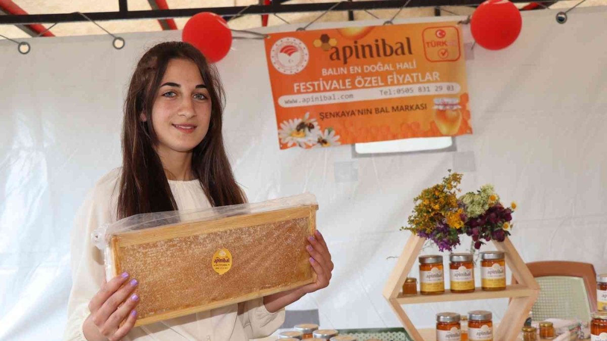 15. Şenkaya Kültür ve Bal Festivali'nde 16 yaşında 'bal güzeli' seçildi