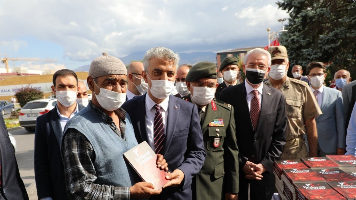 15 Temmuz Kronoloji Sergisi ile 15 Temmuz konulu Kitap Sergisi açıldı
