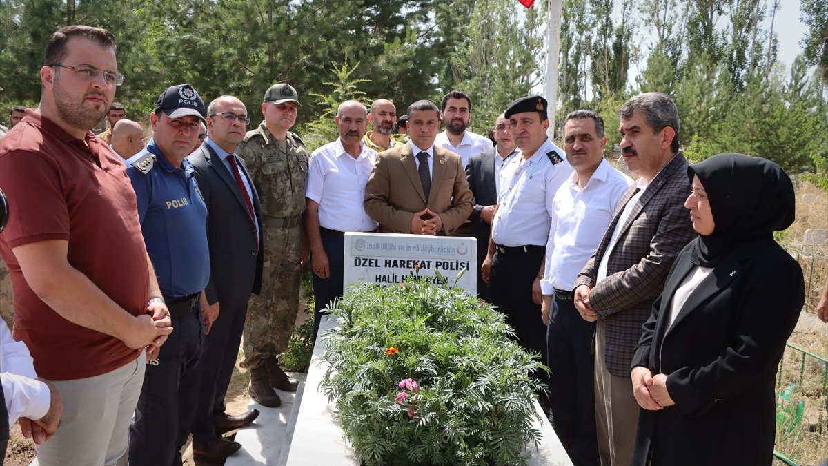 15 Temmuz şehidi Hamuryen, kabri başında anıldı