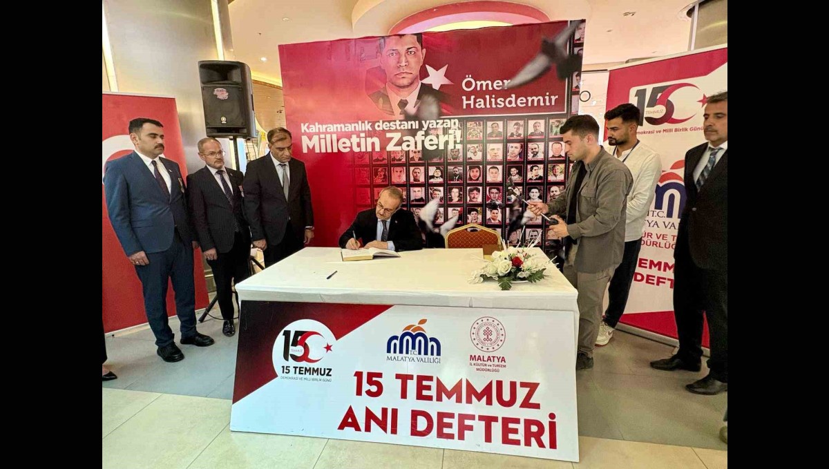 15 Temmuz Temalı Sergi ve Anı Defteri ilgi gördü