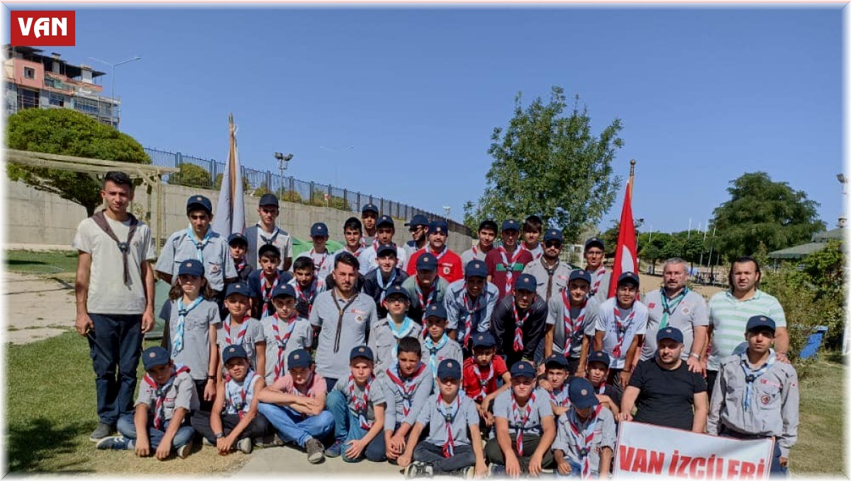 150 genç, Van Gölü kıyısında 4 gün kamp yaptı