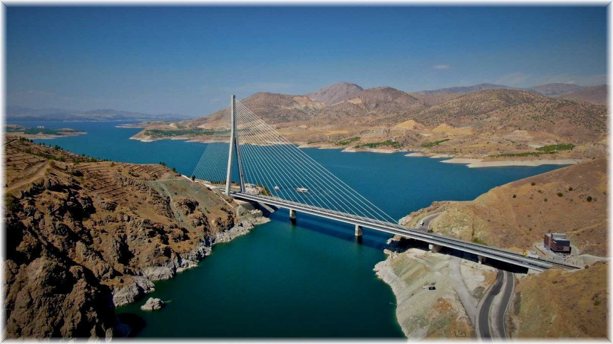 16 şehri birbirine bağlayan Kömürhan Köprüsü sürücülere kolaylık sağlıyor