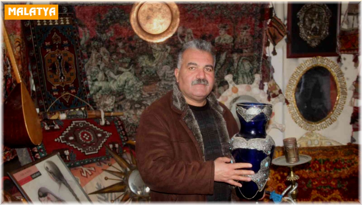 17 yılda biriktirdiği antika eşyalarına gözü gibi bakıyor