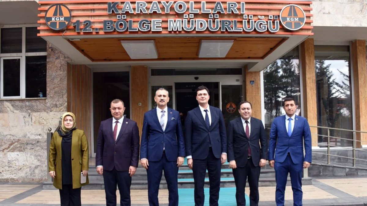 Ağrı’da 2026 ulaşım yatırımlarında hangi projeler öne çıktı? Vali Bozkurt Karayolları’nda değerlendirdi