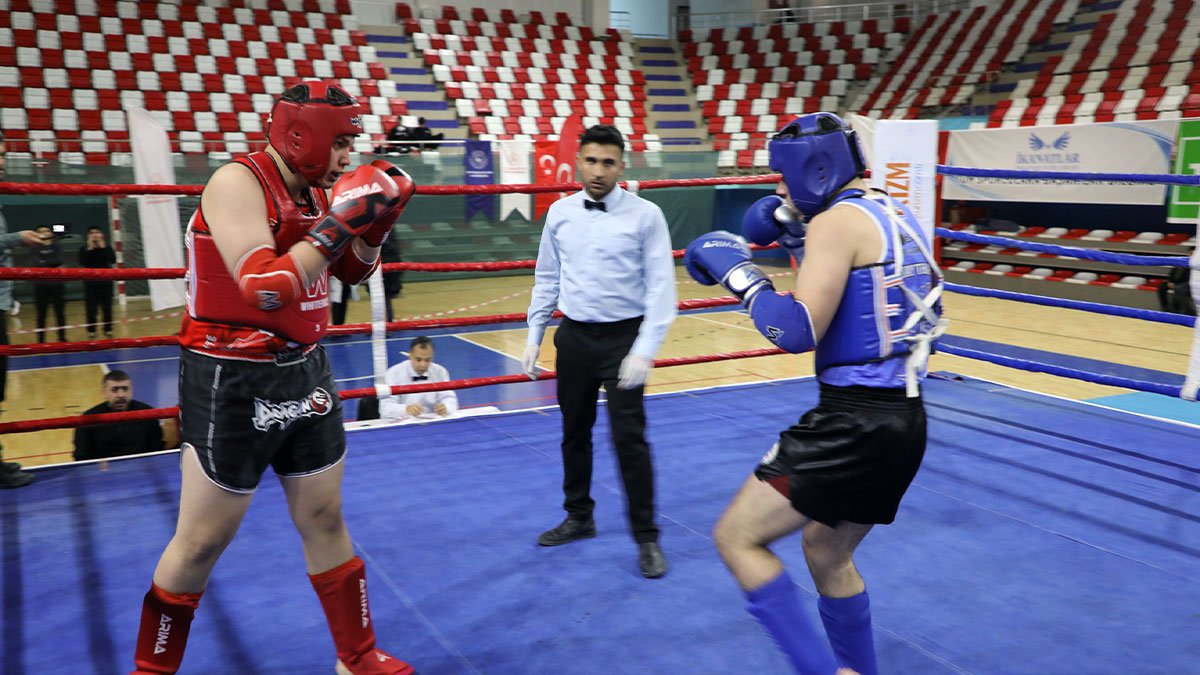 170 sporcu, 14 il: Muay Thai Doğu Anadolu Bölge Şampiyonası Ağrı’da başladı