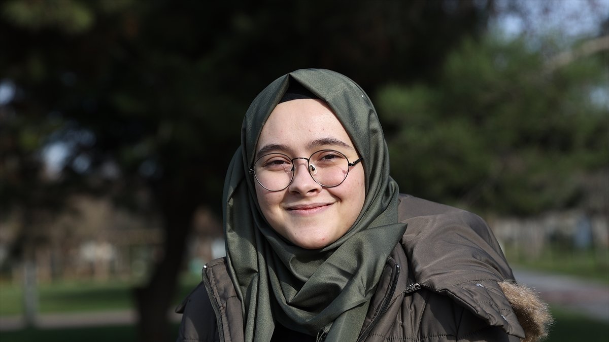 18 yaşındaki üniversiteli "damar görüntüleme cihazı" tasarladı