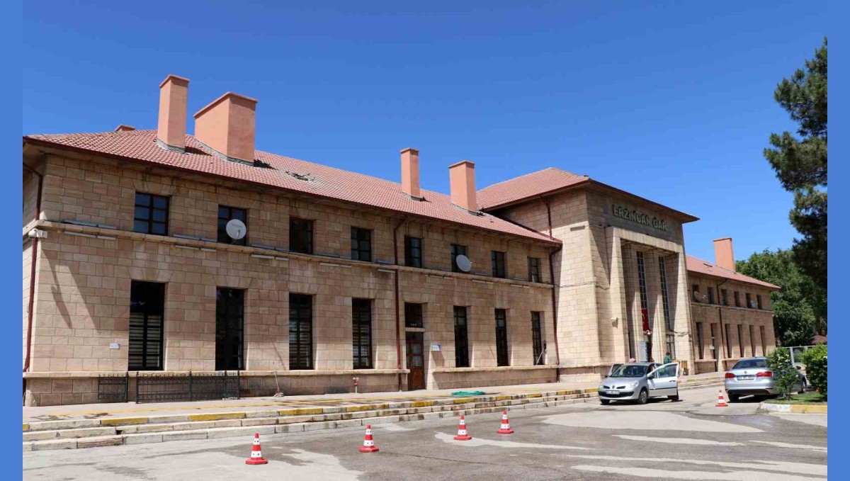 1939'daki depremde ayakta kalan tek bina