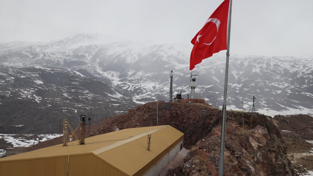 2 Bin 100 Rakımda, İran Sınırının Sıfır Noktasında İftar: Ağrı Valisi Komandolarla Buluştu