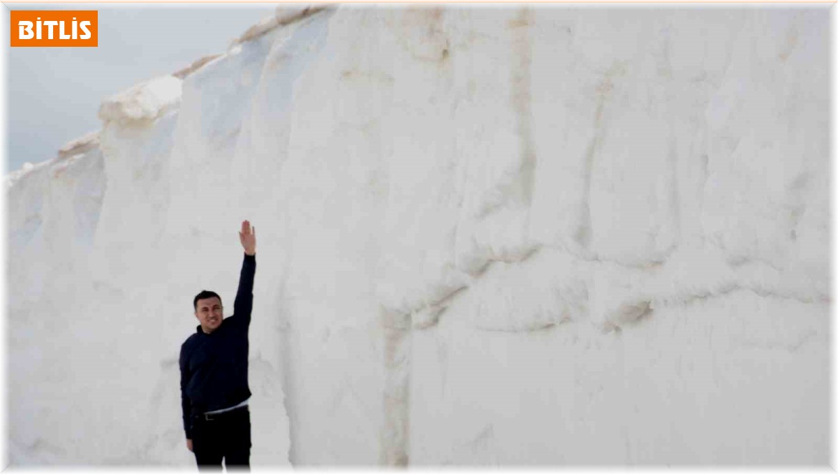 2 bin 250 rakımlı zirvede 6 metrelik karla mücadele çalışması