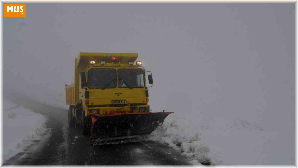 2 bin 500 rakımlı Kurtik Dağında mevsimin ilk karla mücadelesi başladı