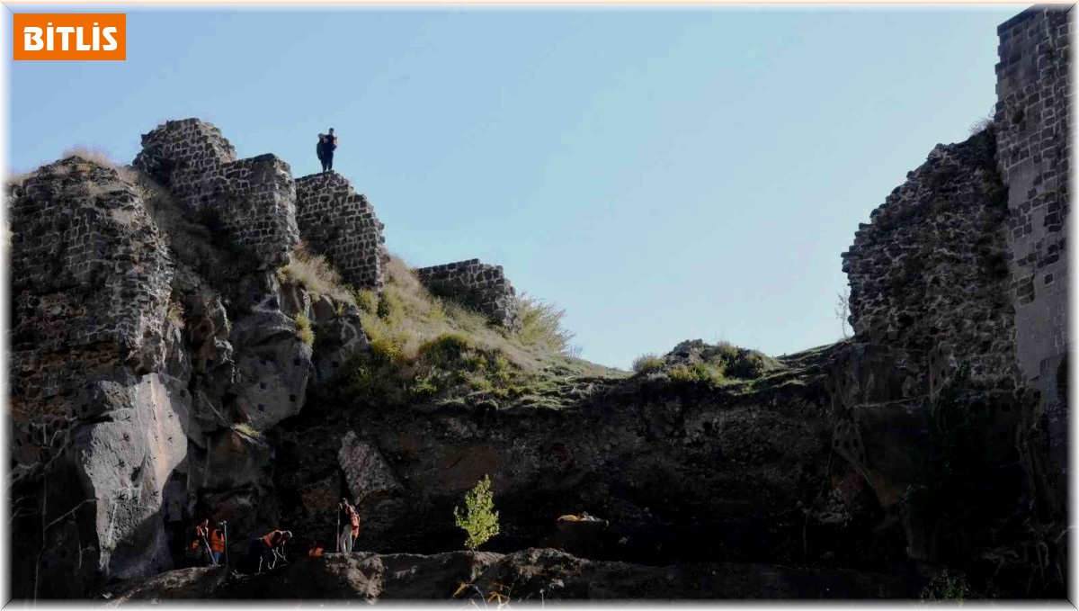 2 bin 500 yıllık Bitlis Kalesi'nde yeni surlar ve yürüyüş yolları yapılıyor