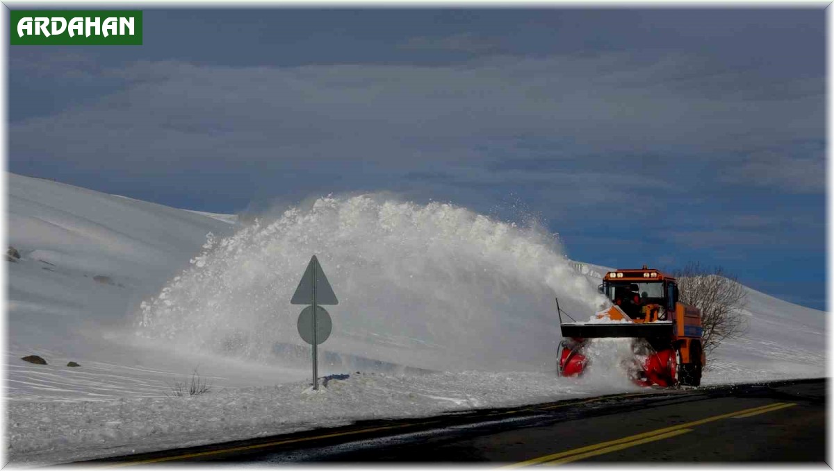 2 bin 640 rakımlı Sahara geçidinde karla mücadele