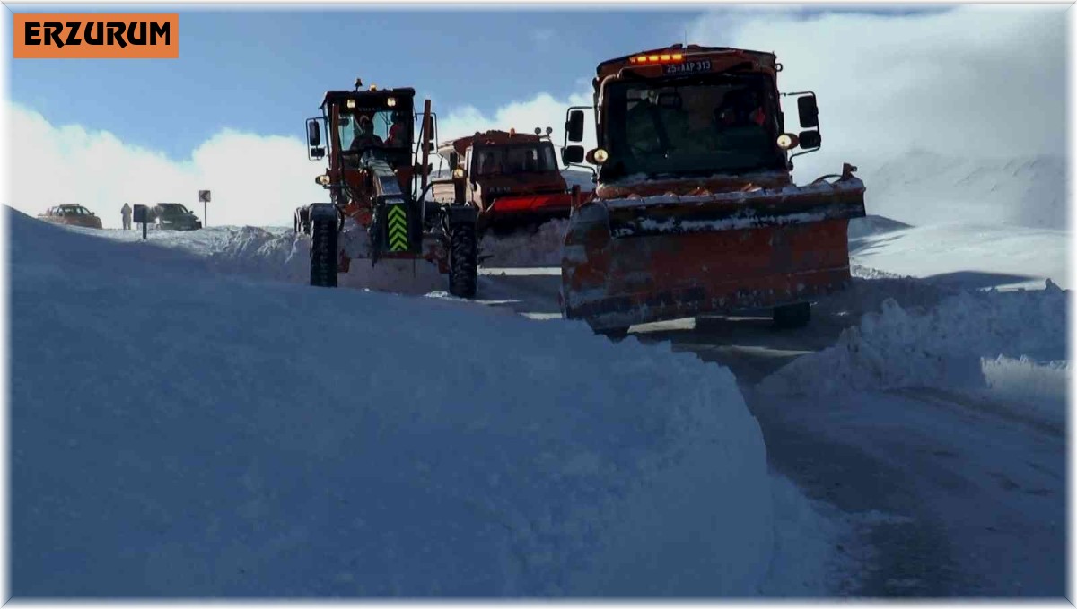 2 bin 885 rakımlı Palandöken geçidinde nefes kesen karla mücadele çalışması