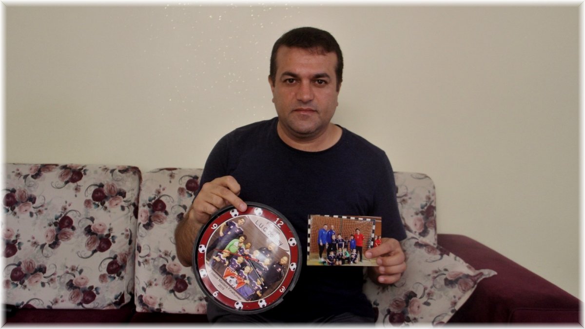 2 buçuk yıldır boşanma davası süren baba, çocuklarını icra yoluyla görebiliyor