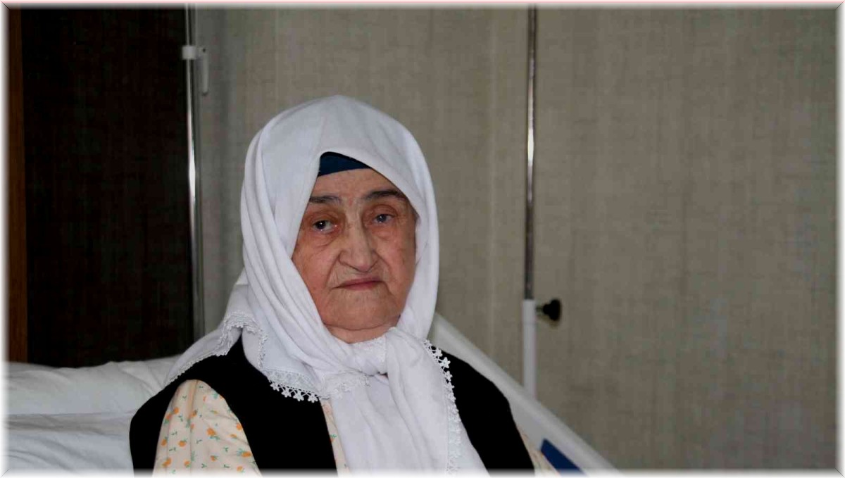 2 doz aşı hayatta tuttu, 89 yaşındaki Firdevs nine koronayı hafif atlattı