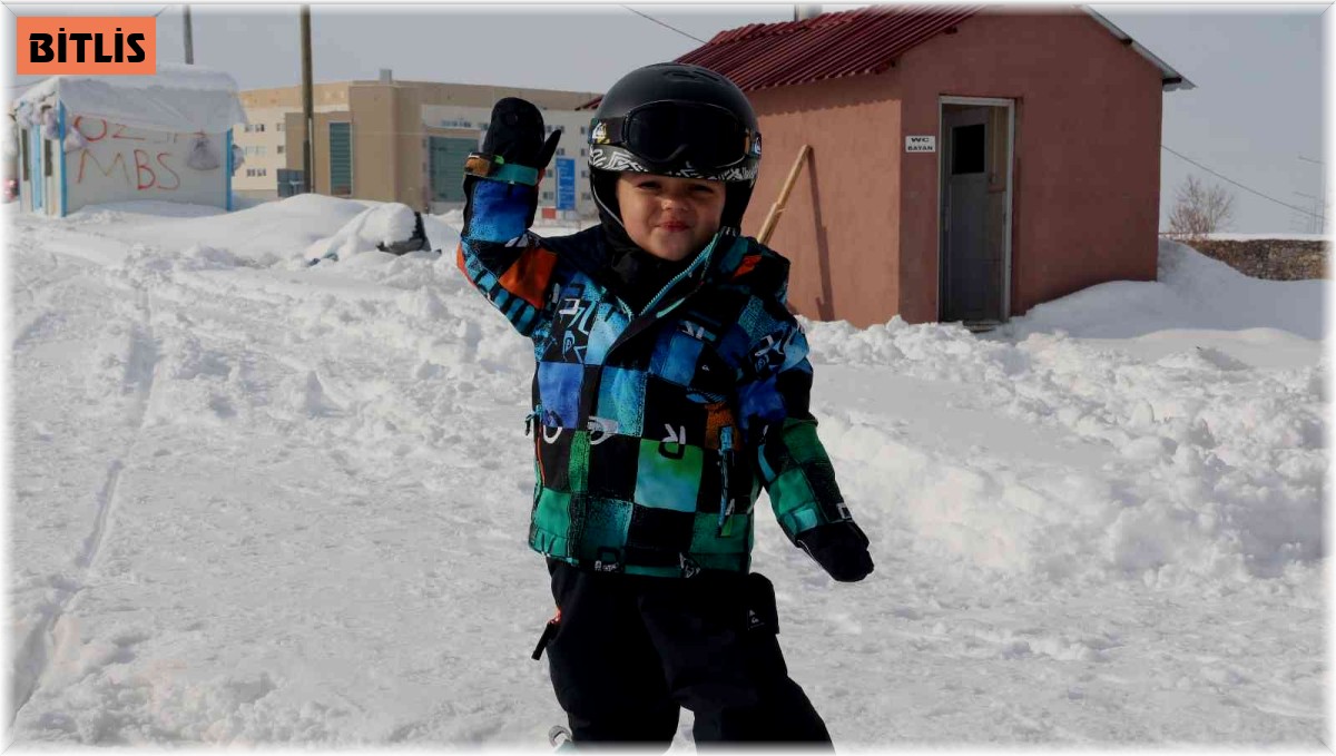 2 yaşındaki minikten snowboardculara taş çıkartan hareketler