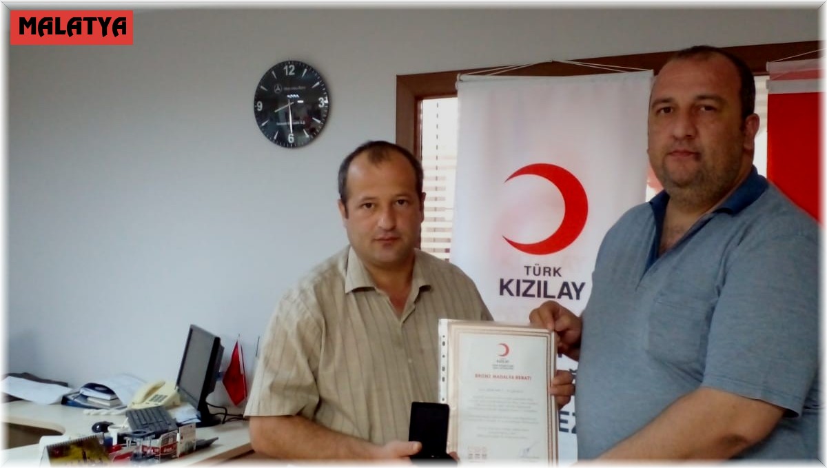 20 yıldır kan bağışında bulunuyor