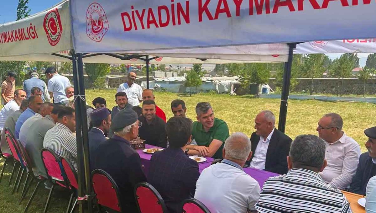 Ağrı Diyadin'de Cuma Buluşmaları Başladı: Kaymakam Furkan Korkusuz Vatandaşların Taleplerini Dinledi