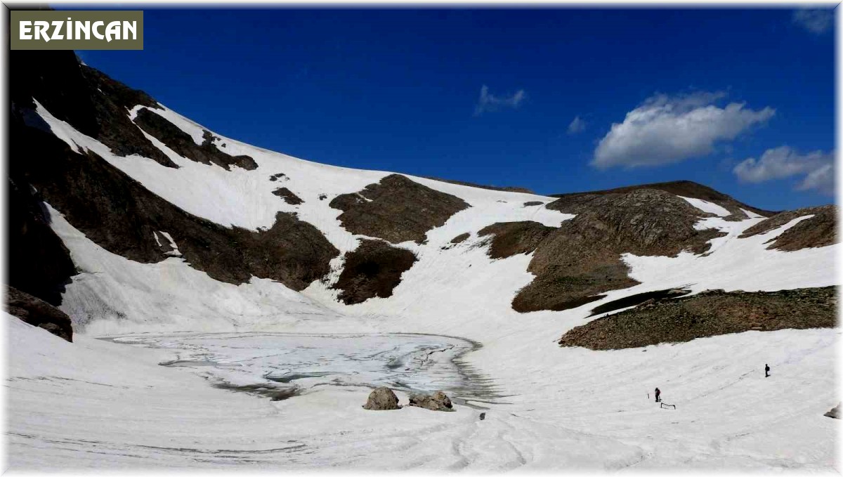 2015 yılında uydu üzerinden keşfedilen Munzur'daki buzul yerinde görüntülendi