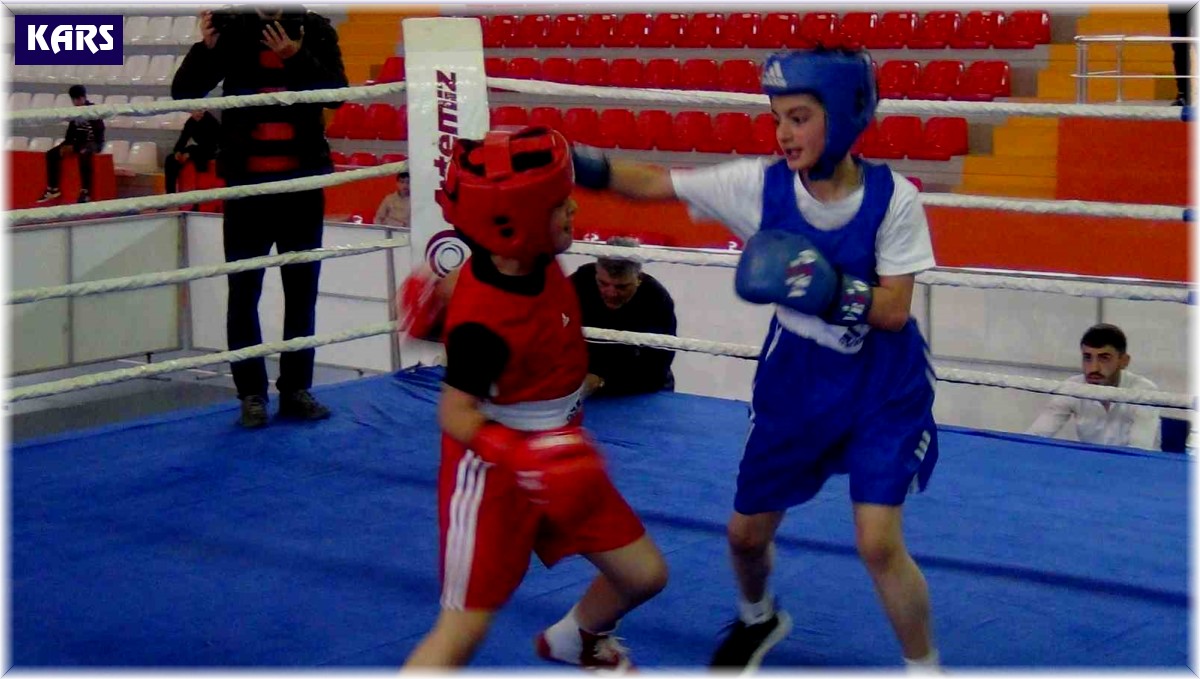 21 torunlu İnci nine tekerlekli sandalyeyle torununu izledi