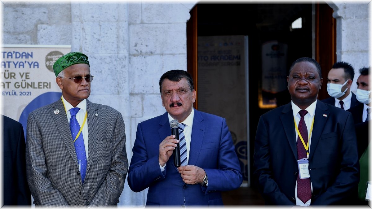 22 üniversiteden 51 akademisyenin katıldığı foto akademi sergisi açıldı