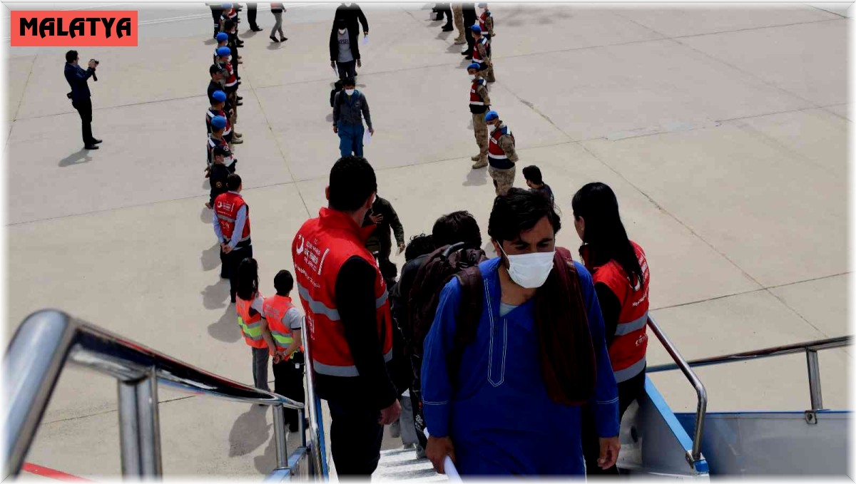 227 kaçak göçmen daha sınır dışı edildi