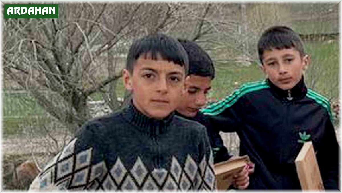 23 Nisan çocuklarına dron eğitimi verilip, kitap dağıtıldı