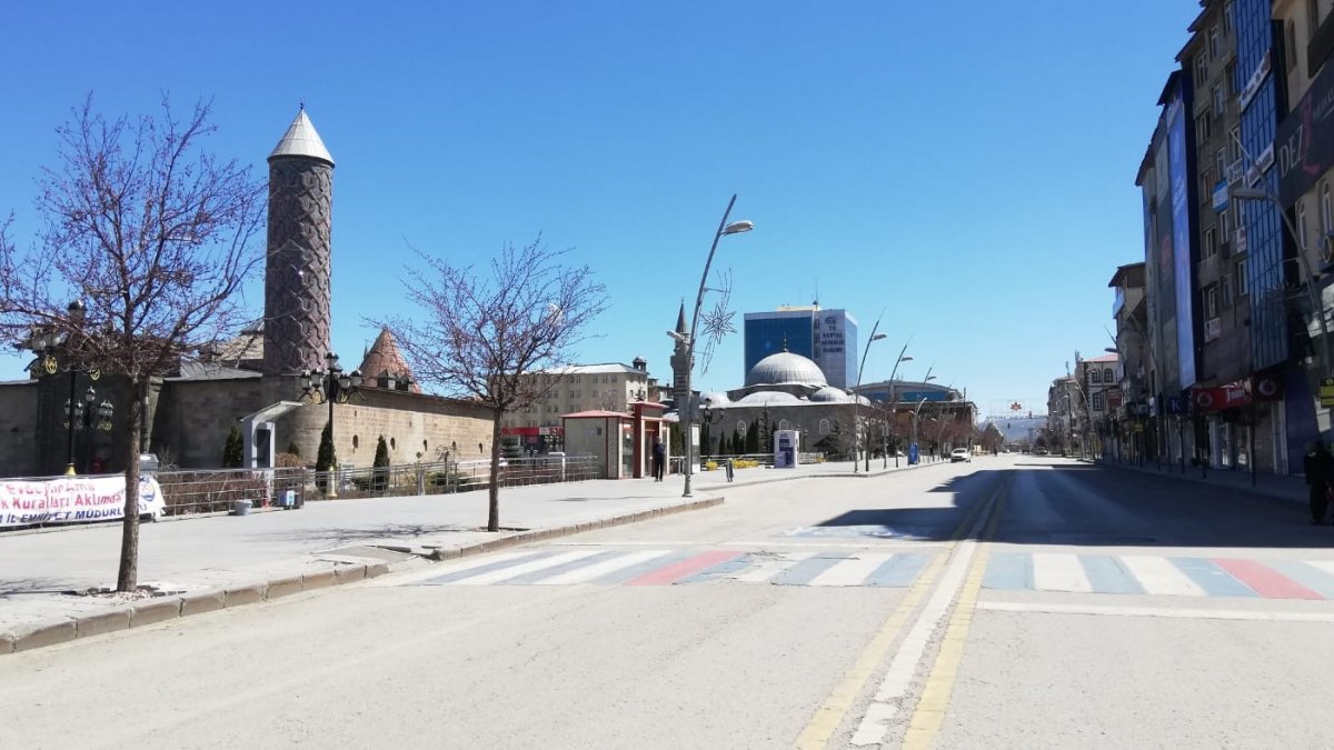 23 Nisan'da bu yıl Erzurum sessizliğe büründü