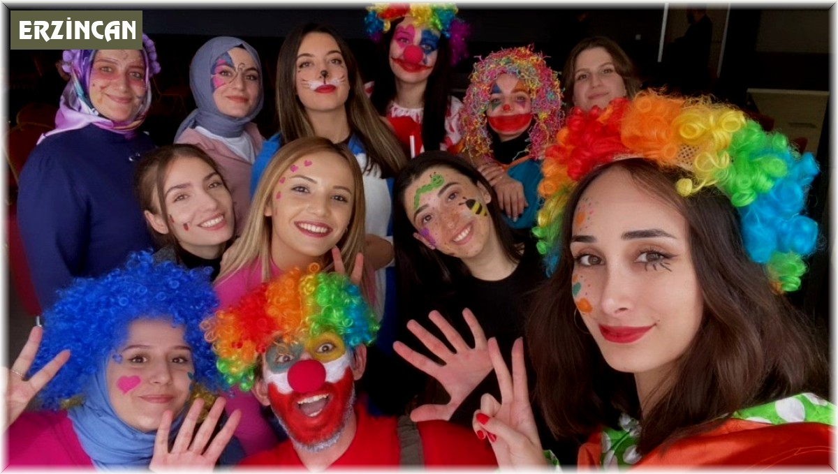 23 Nisan'ı hastanede geçiren çocuklara palyaço sürprizi