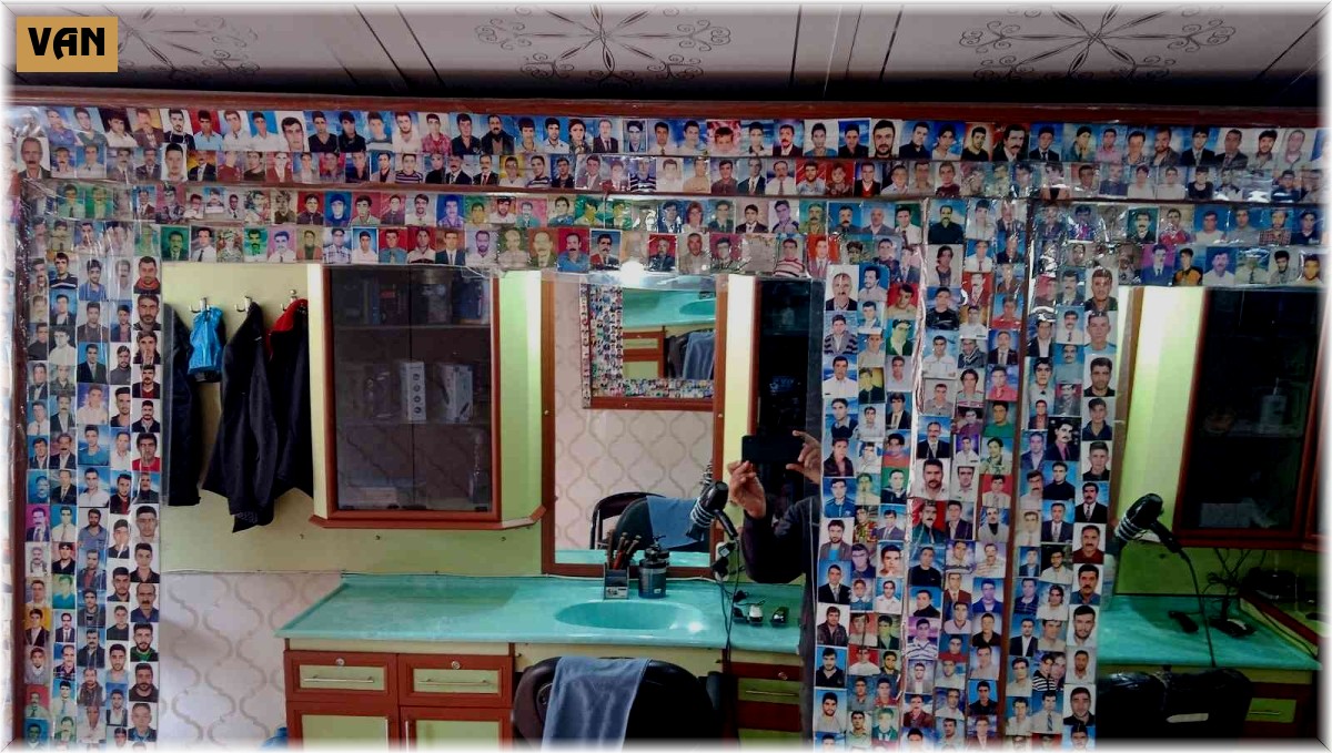 23 yıldır tıraş ettiği binlerce müşterisinin fotoğrafını arşivledi