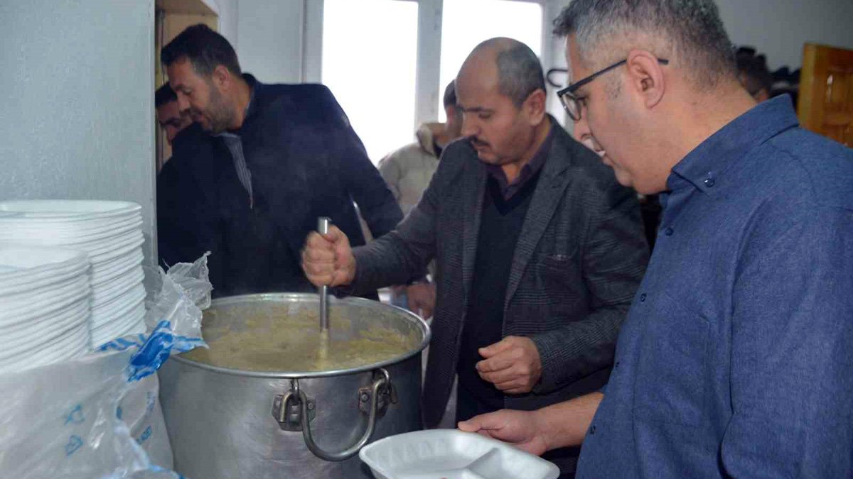 24 Saat Kaynıyor, Binlerce Kişi İçin Dağıtılıyor: Bulanık’taki Halise Geleneği