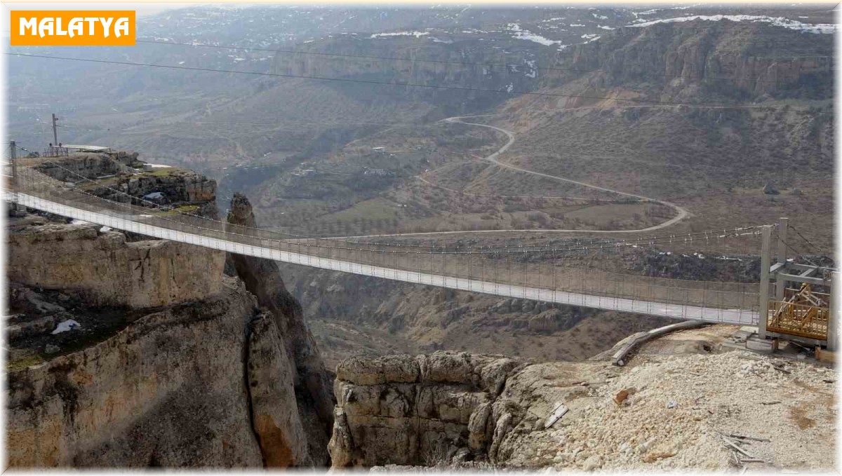 242 metre yükseklikteki cam köprü ve seyir terası depremde dimdik ayakta kaldı