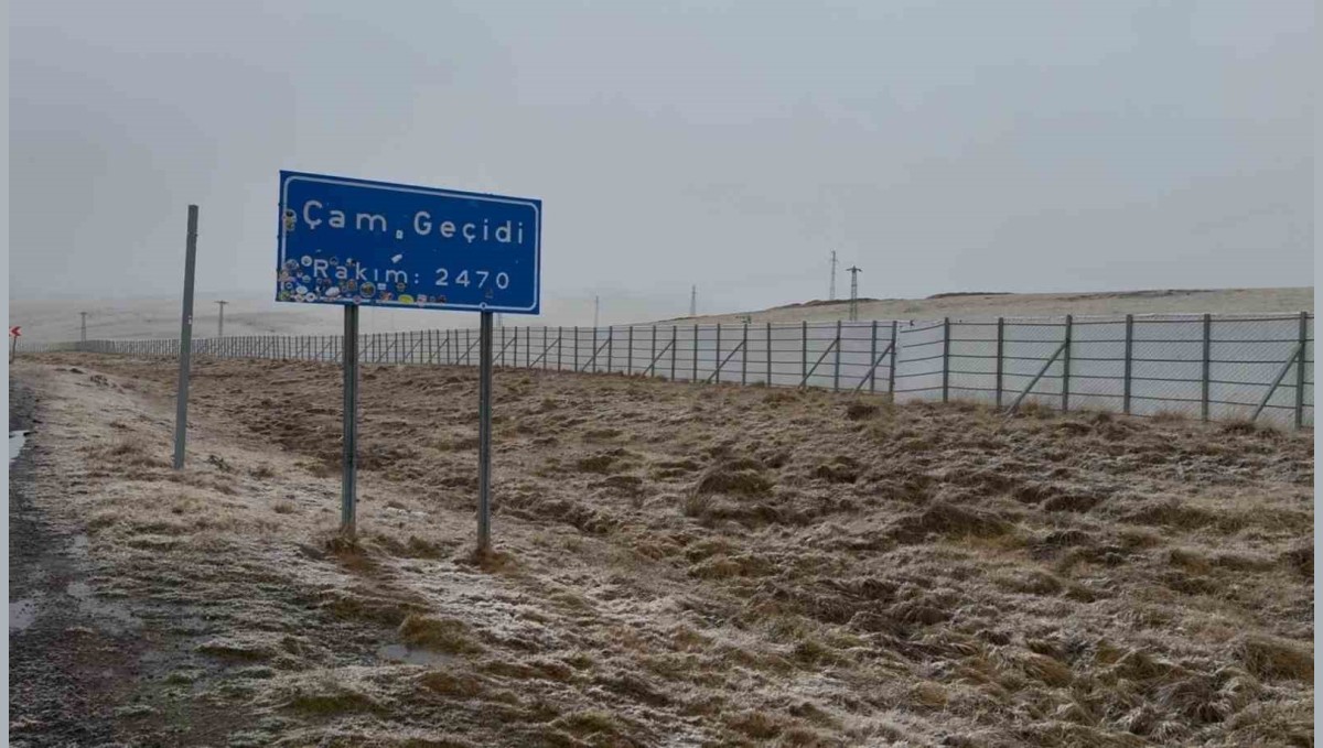 2470 rakımlı Sahara Geçidi'nde kar yağışı başladı