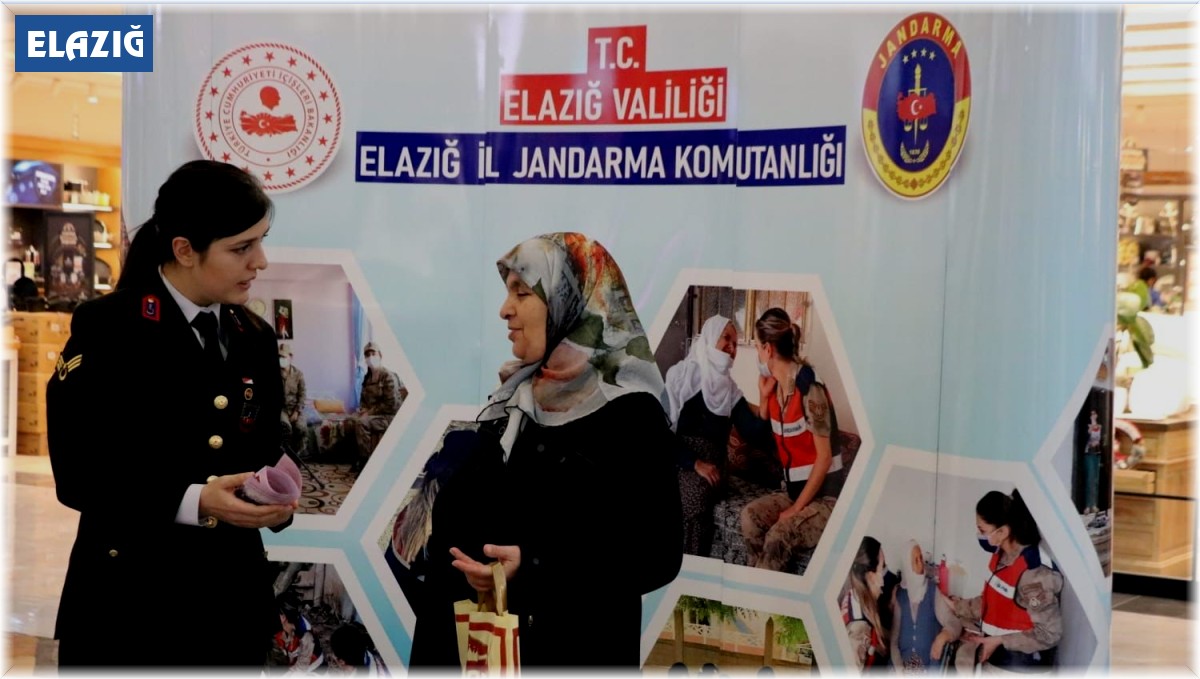 25 Kasım Kadına Yönelik Şiddetle Mücadele Gününde jandarma vatandaşları bilgilendirdi