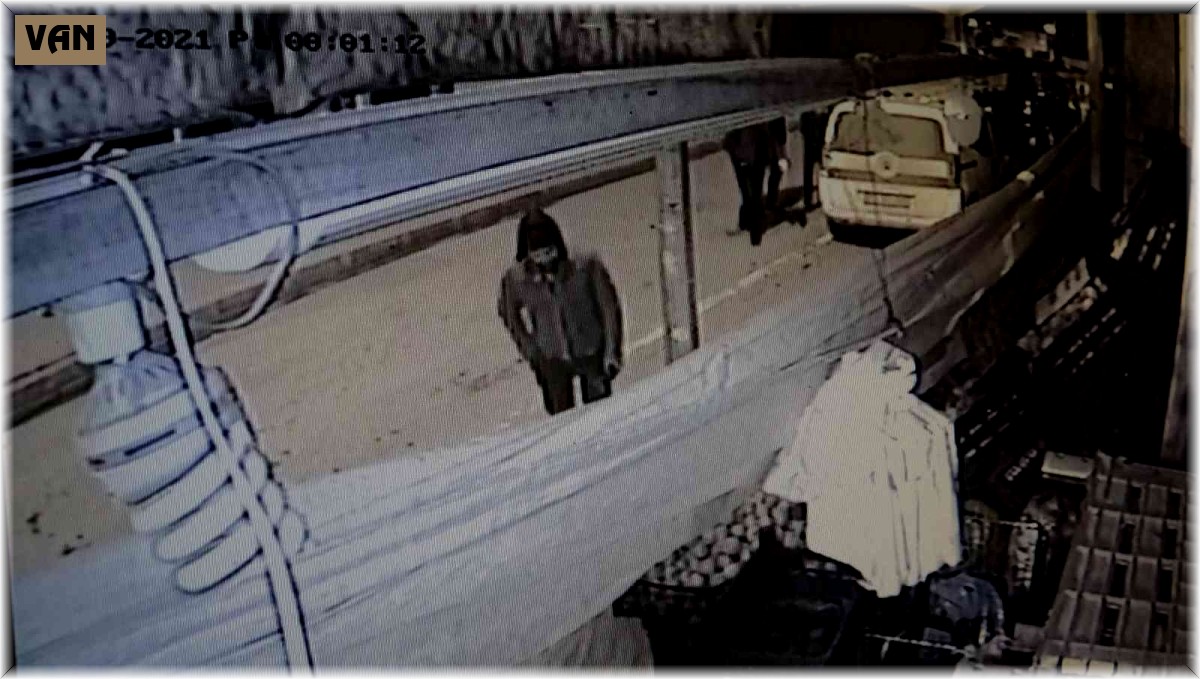 2,5 metrekarelik dükkana giren hırsız bin TL çaldı