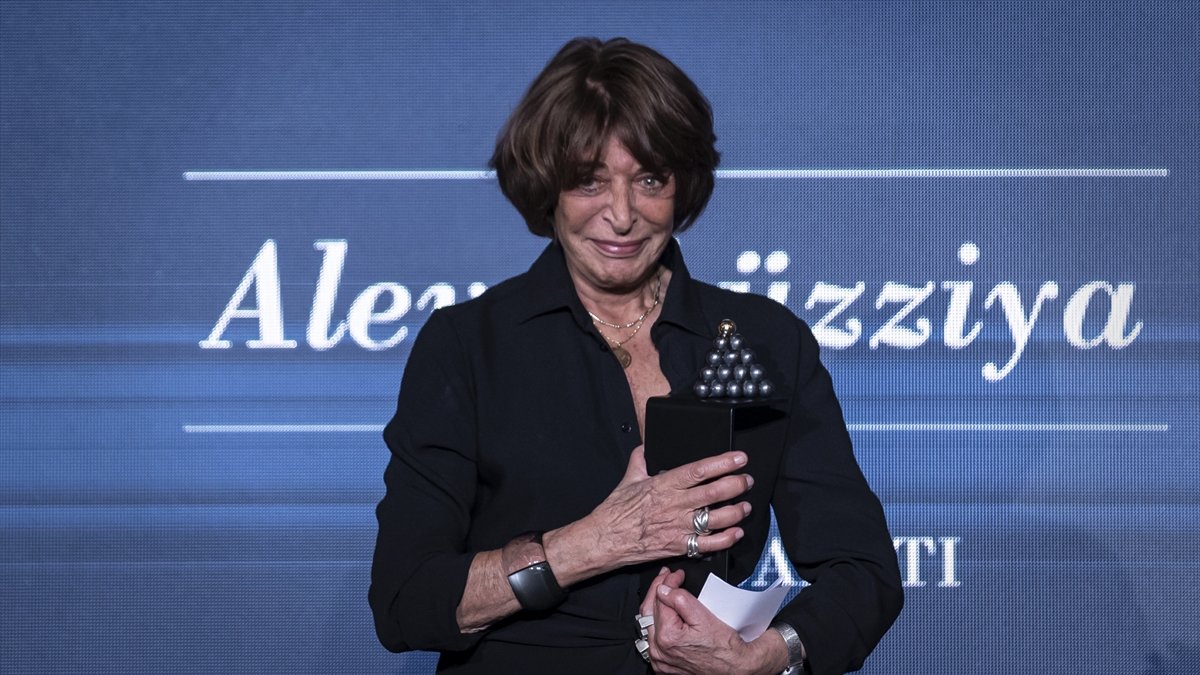 26. Aydın Doğan Ödülü, seramik sanatçısı Alev Ebüzziya'ya takdim edildi