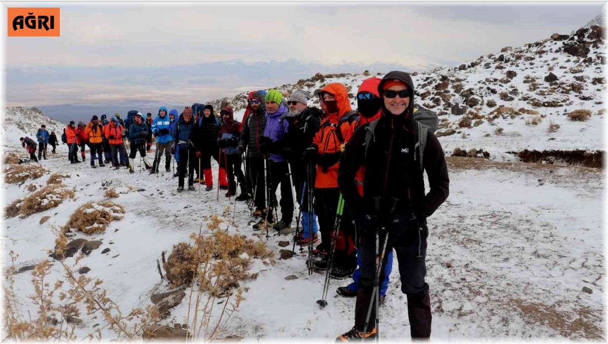 27 dağcının hedefi, Ağrı Dağı'nın zirvesi