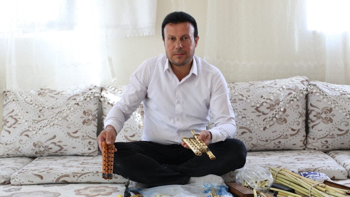 27 yıldır 'düzele' çalarak halaylara renk katıyor