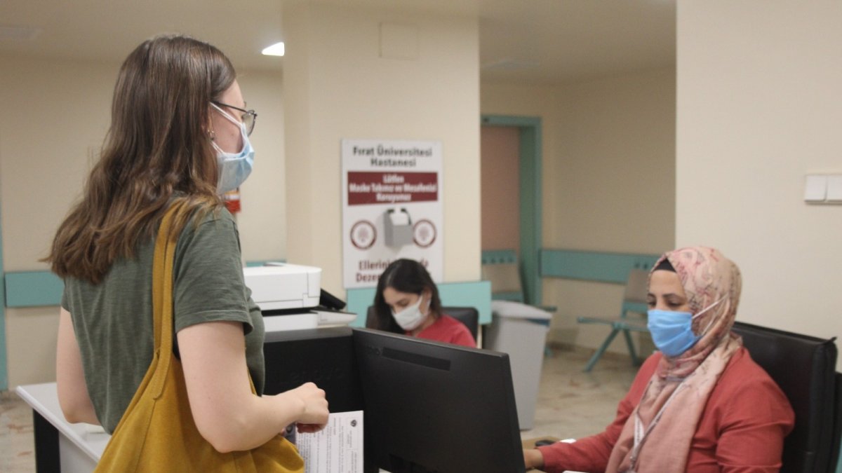 280 bin doz aşı yapılan Elazığ'da 25 yaş üstü vatandaşlar aşı olmaya başladı