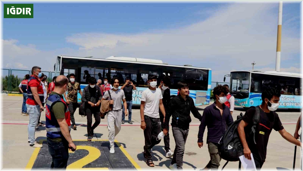 296 Afganistanlı göçmen ülkelerine gönderildi