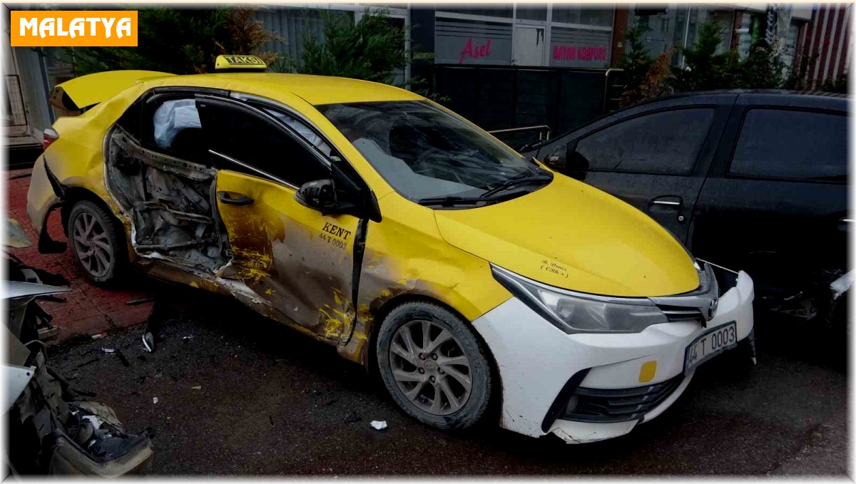 3 aracın karıştığı kazada 1 kişi yaralandı