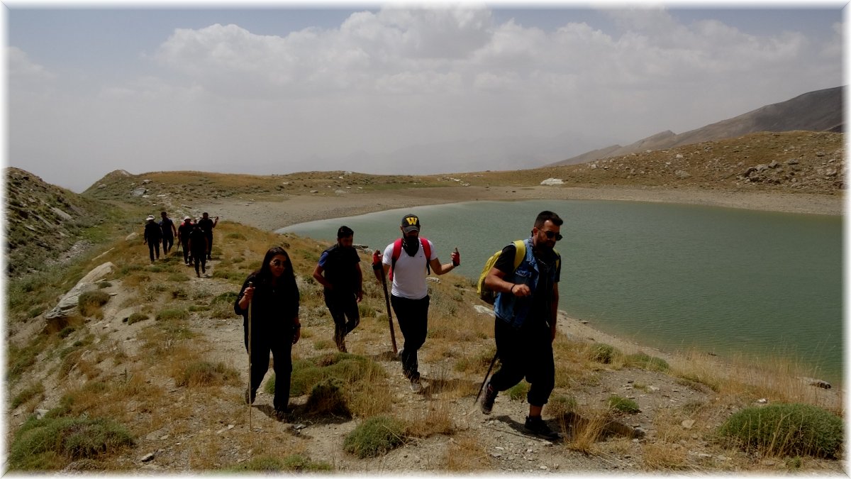 3 bin 400 rakımda doğa yürüyüşü yaptılar