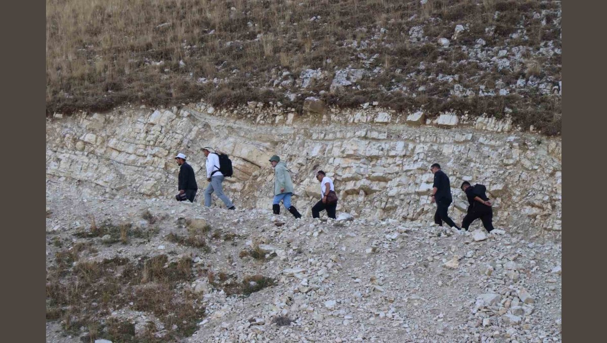 3 bin 50 rakımlı zirveye zorlu yürüyüş